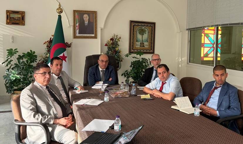 Le consul général et son personnel consulaire ont participé à une réunion périodique avec l'ANIE