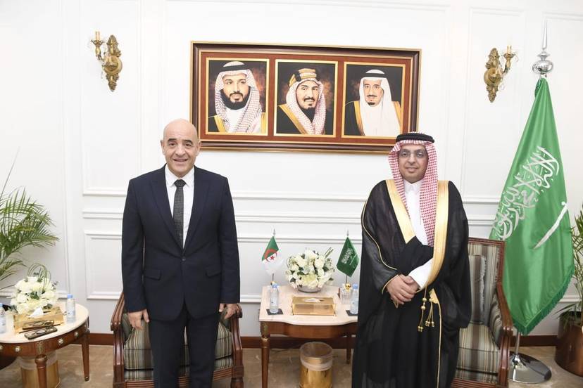 لقاء القنصل العام مه مدير عام وزارة الخارجية السعودية
